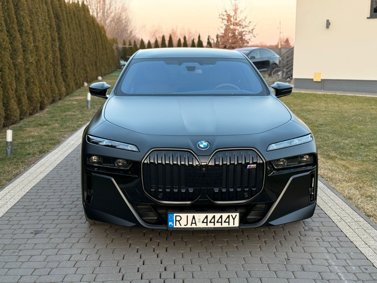 BMW M760 Baureihe 7 Lim M760 e xDrive - Седан: снимка 2 BMW M760 Baureihe 7 Lim M760 e xDrive - Седан: снимка 2