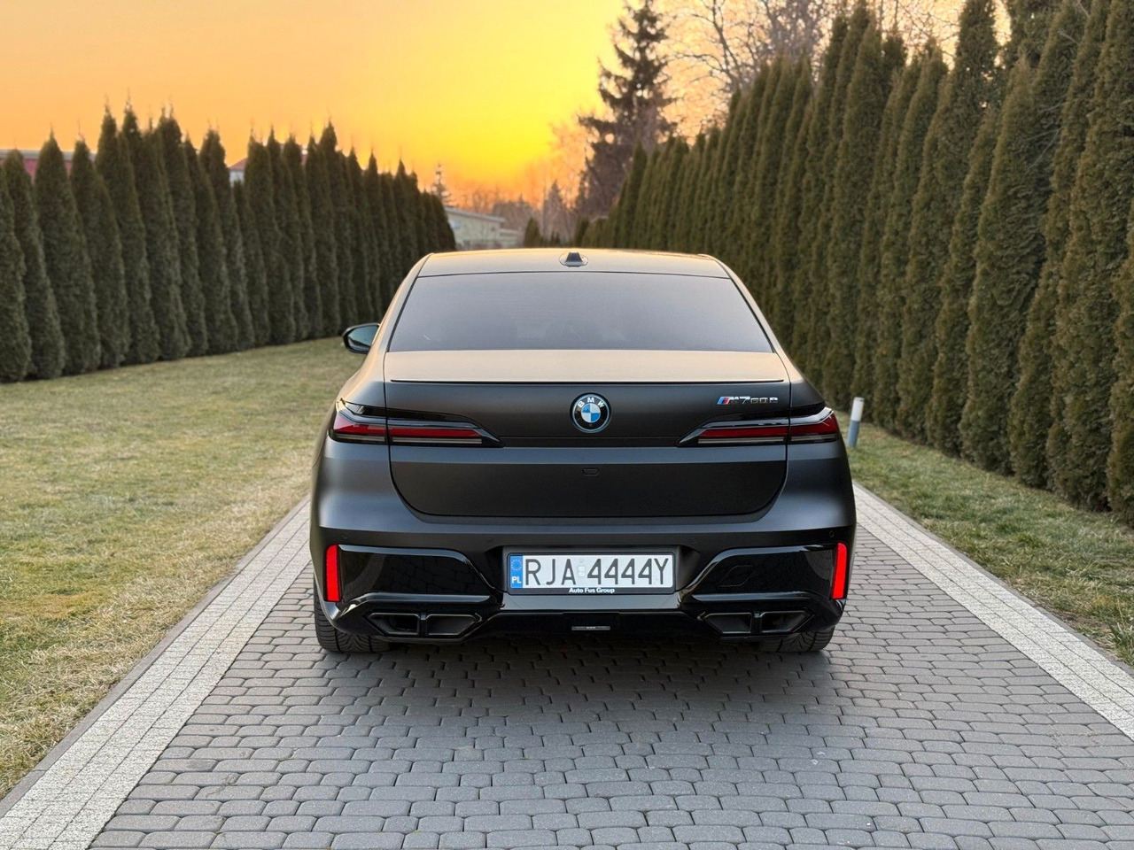 BMW M760 Baureihe 7 Lim M760 e xDrive - Седан: снимка 5 BMW M760 Baureihe 7 Lim M760 e xDrive - Седан: снимка 5