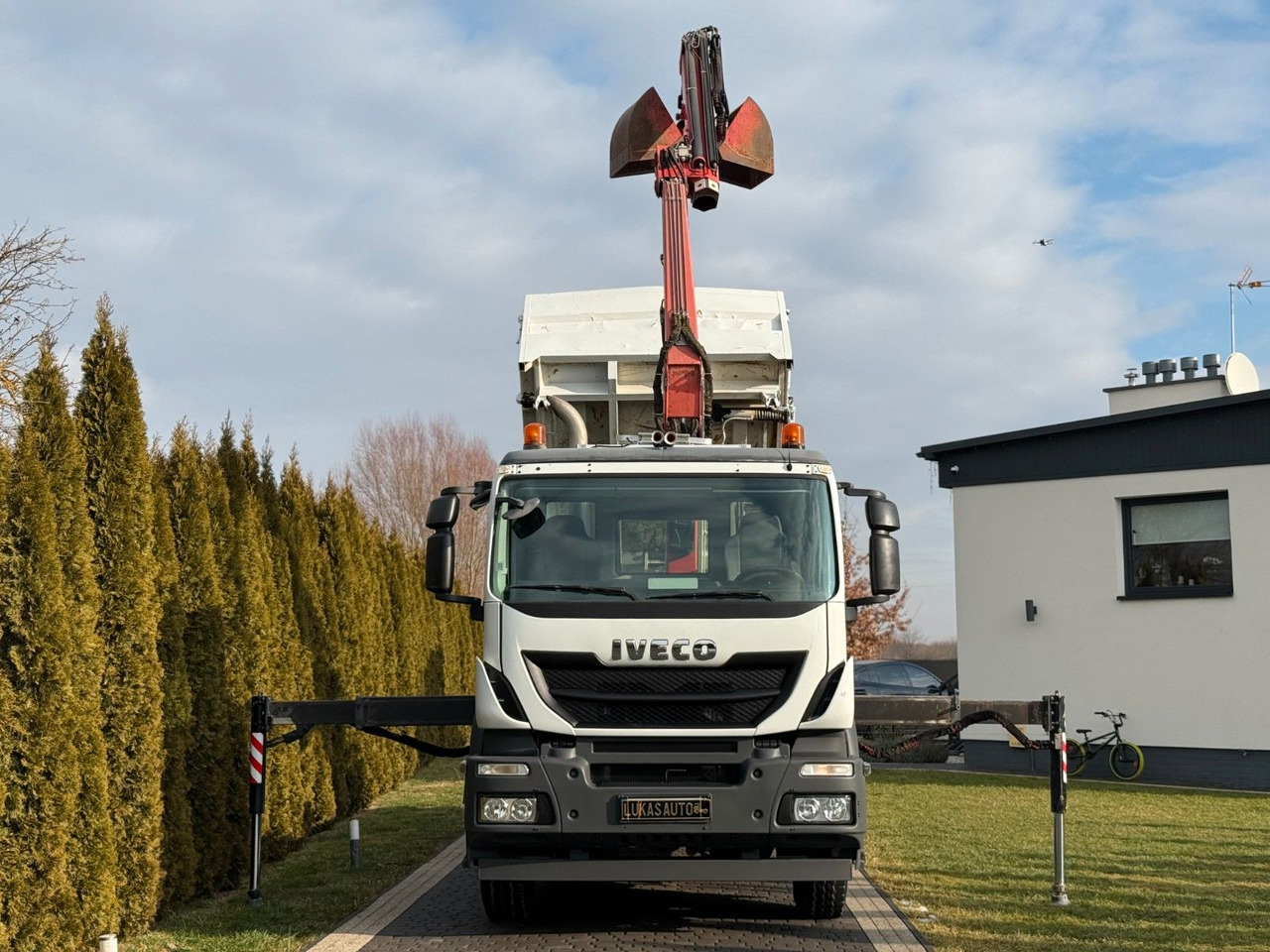Iveco STRALIS 330 / 4x2/ TIPPER /FASSI F135 - Самосвал камион, Камион с кран: снимка 2 Iveco STRALIS 330 / 4x2/ TIPPER /FASSI F135 - Самосвал камион, Камион с кран: снимка 2
