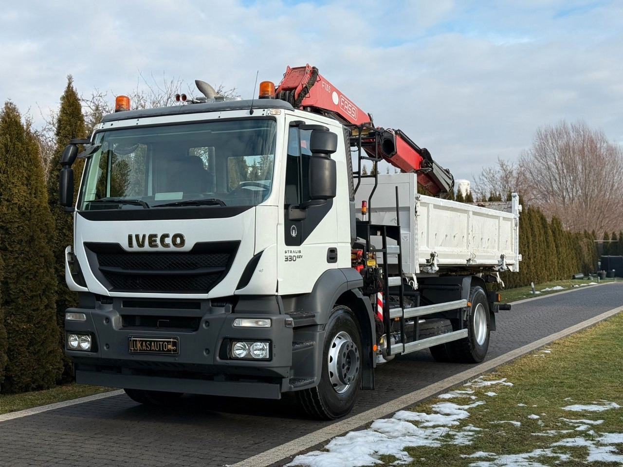Iveco STRALIS 330 / 4x2/ TIPPER /FASSI F135 - Камион с кран: снимка 4 Iveco STRALIS 330 / 4x2/ TIPPER /FASSI F135 - Камион с кран: снимка 4
