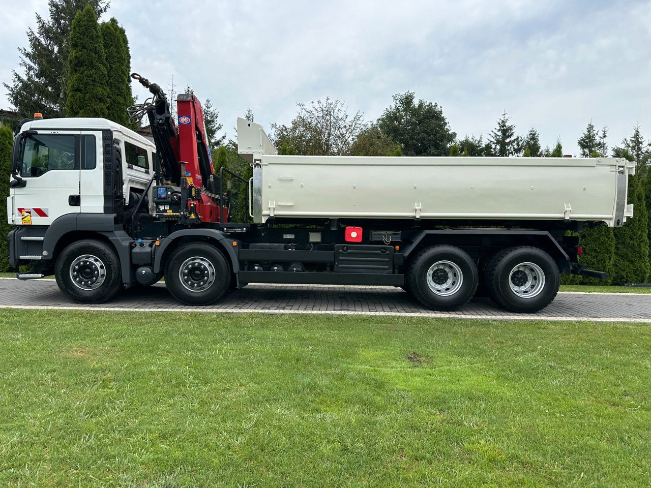 MAN TGS 440 / 8x4 /CRANE HMF 1530/ TIPPER - Самосвал камион, Камион с кран: снимка 3 MAN TGS 440 / 8x4 /CRANE HMF 1530/ TIPPER - Самосвал камион, Камион с кран: снимка 3