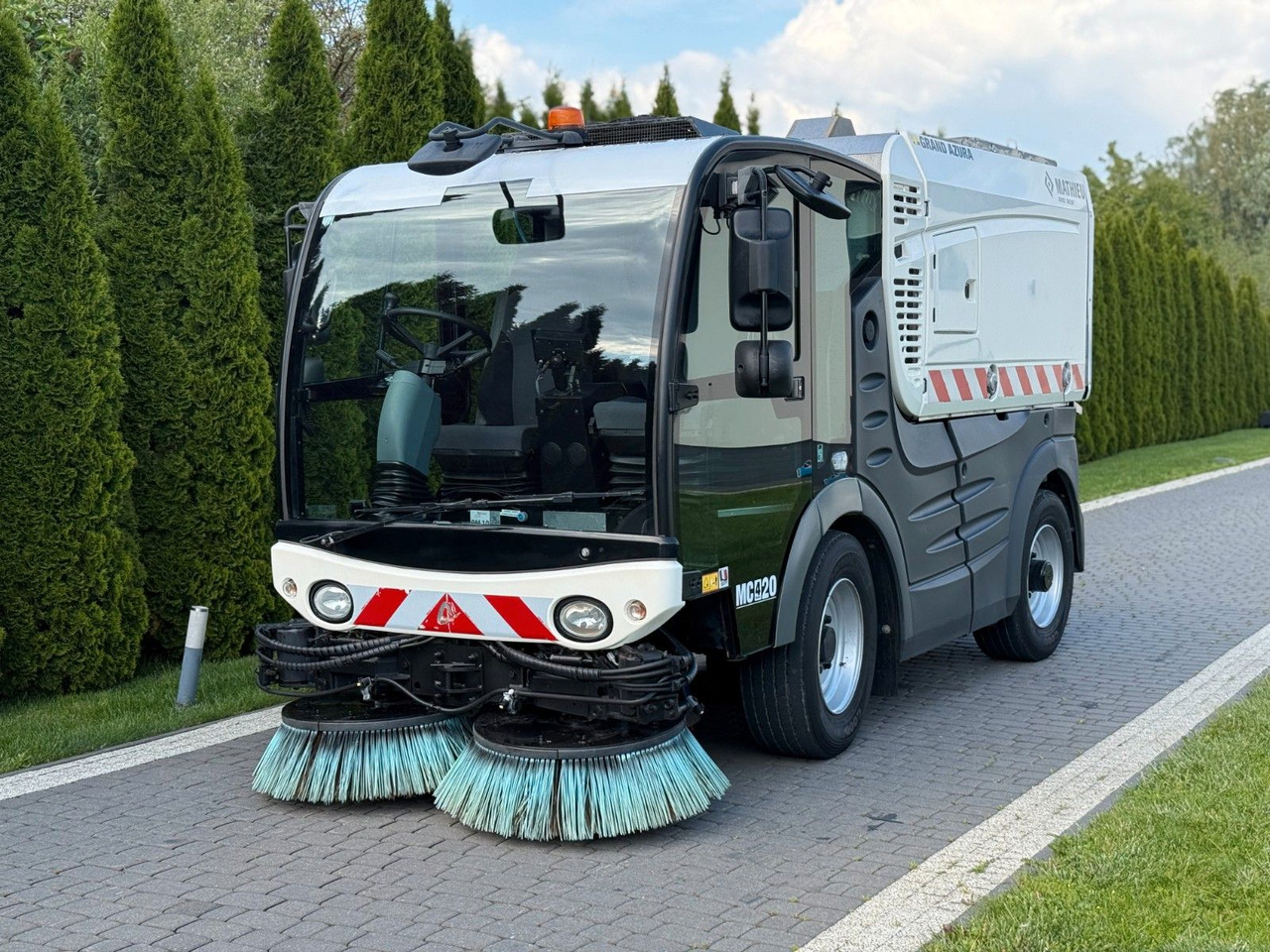 MATHIEU GRAND AZURA MC420 SWEEPER - Мотометачна машина: снимка 1 MATHIEU GRAND AZURA MC420 SWEEPER - Мотометачна машина: снимка 1