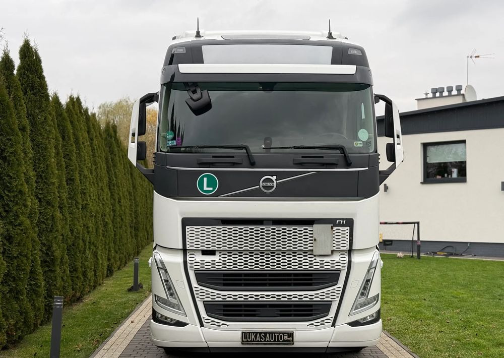 Volvo FH 460 AUTOMAT PARK COOL DWA ZBIORNIKI - Влекач: снимка 4 Volvo FH 460 AUTOMAT PARK COOL DWA ZBIORNIKI - Влекач: снимка 4