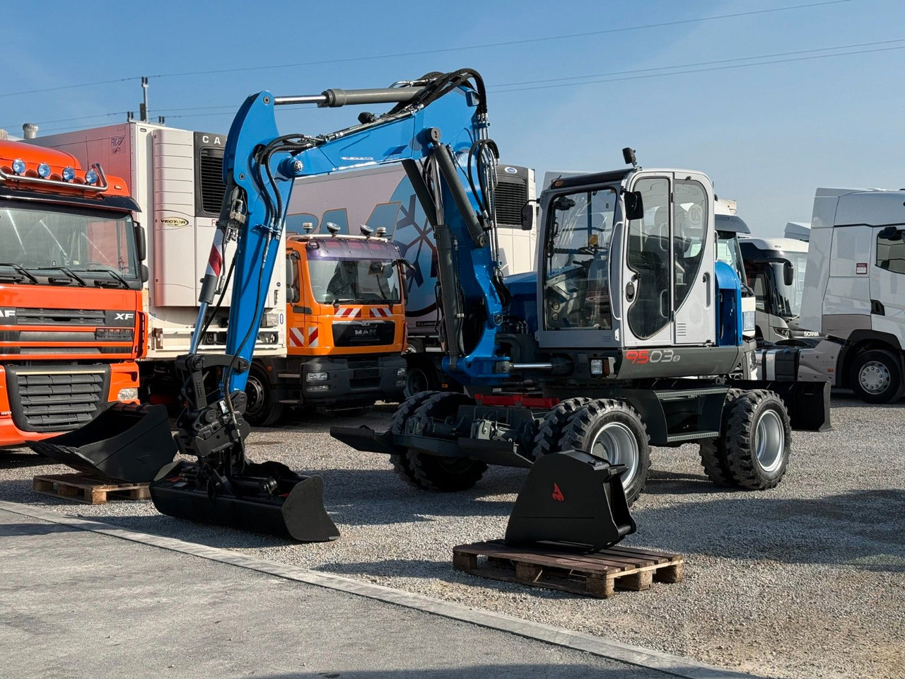 Wacker 9503-02 THREE-SIDE ARM - Колесен багер: снимка 1 Wacker 9503-02 THREE-SIDE ARM - Колесен багер: снимка 1