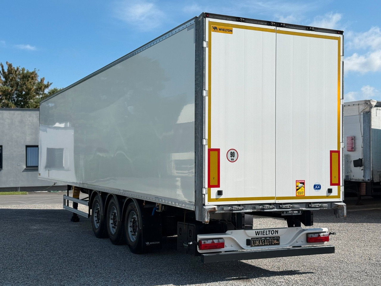Wielton AXLE SAF BOX LIFTED AXLE - Затворена каросерия полуремарке: снимка 5 Wielton AXLE SAF BOX LIFTED AXLE - Затворена каросерия полуремарке: снимка 5