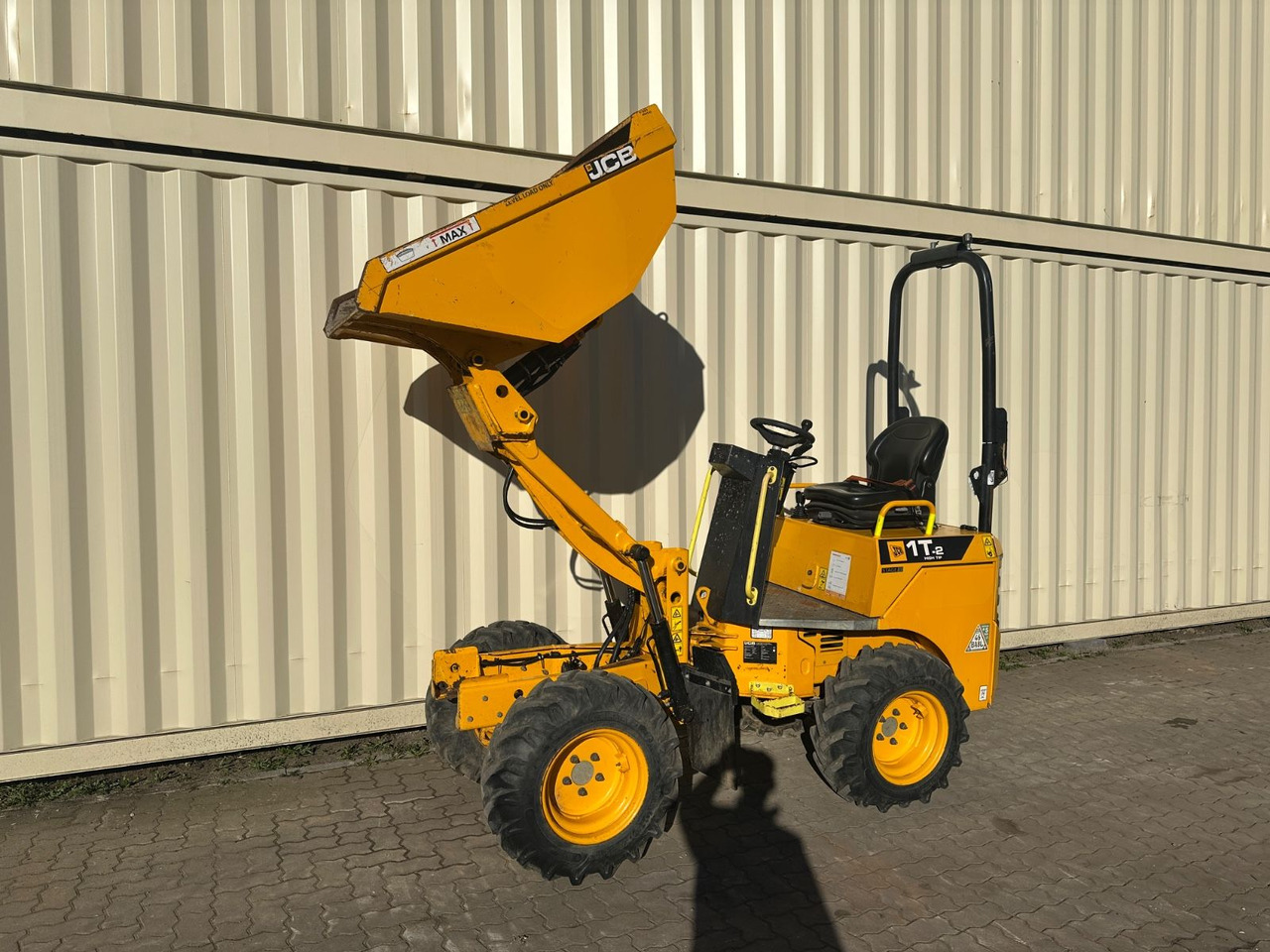 JCB 1T-2 High Tip Dumper, 632 Bh, 1.000 KG - Мини самосвал: снимка 1 JCB 1T-2 High Tip Dumper, 632 Bh, 1.000 KG - Мини самосвал: снимка 1