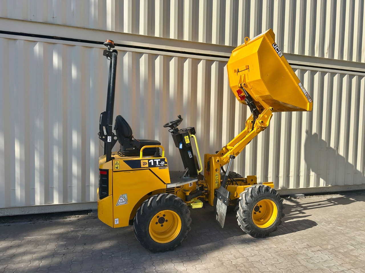 JCB 1T-2 High Tip Dumper, 676 Bh, 1.000 KG - Мини самосвал: снимка 4 JCB 1T-2 High Tip Dumper, 676 Bh, 1.000 KG - Мини самосвал: снимка 4