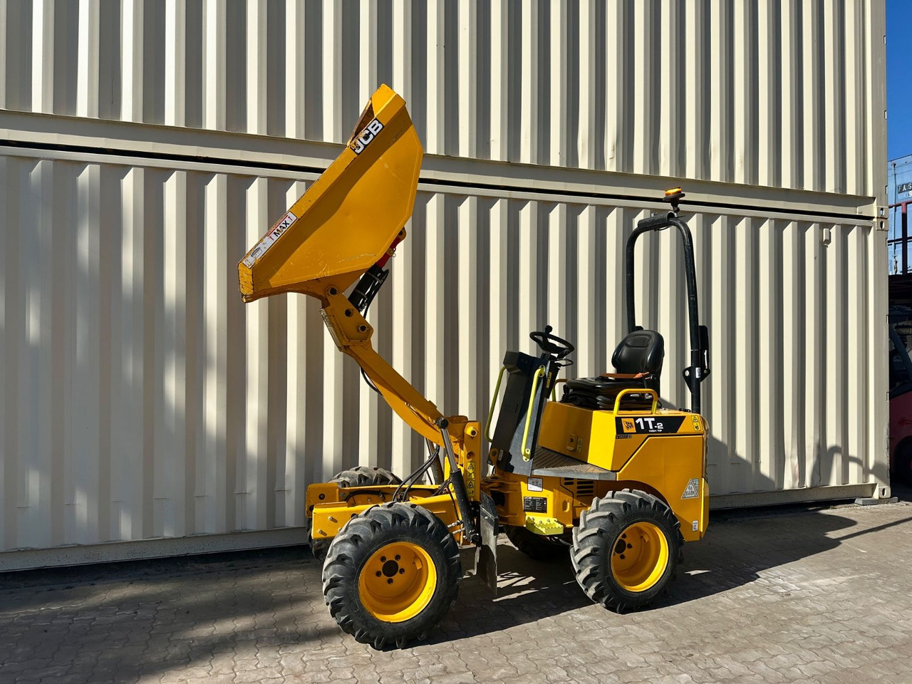 JCB 1T-2 High Tip Dumper, 676 Bh, 1.000 KG - Мини самосвал: снимка 3 JCB 1T-2 High Tip Dumper, 676 Bh, 1.000 KG - Мини самосвал: снимка 3
