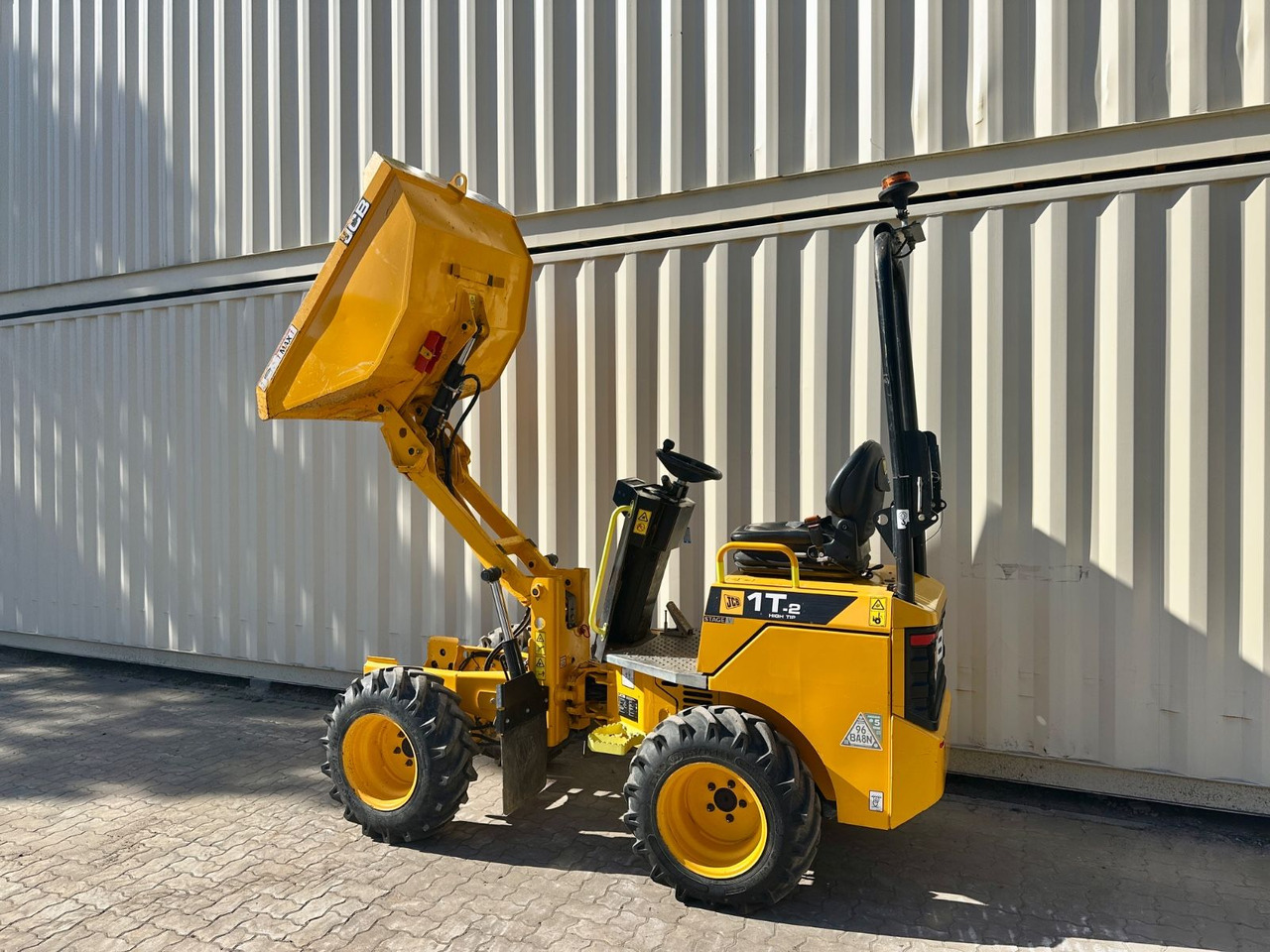JCB 1T-2 High Tip Dumper, 676 Bh, 1.000 KG - Мини самосвал: снимка 1 JCB 1T-2 High Tip Dumper, 676 Bh, 1.000 KG - Мини самосвал: снимка 1