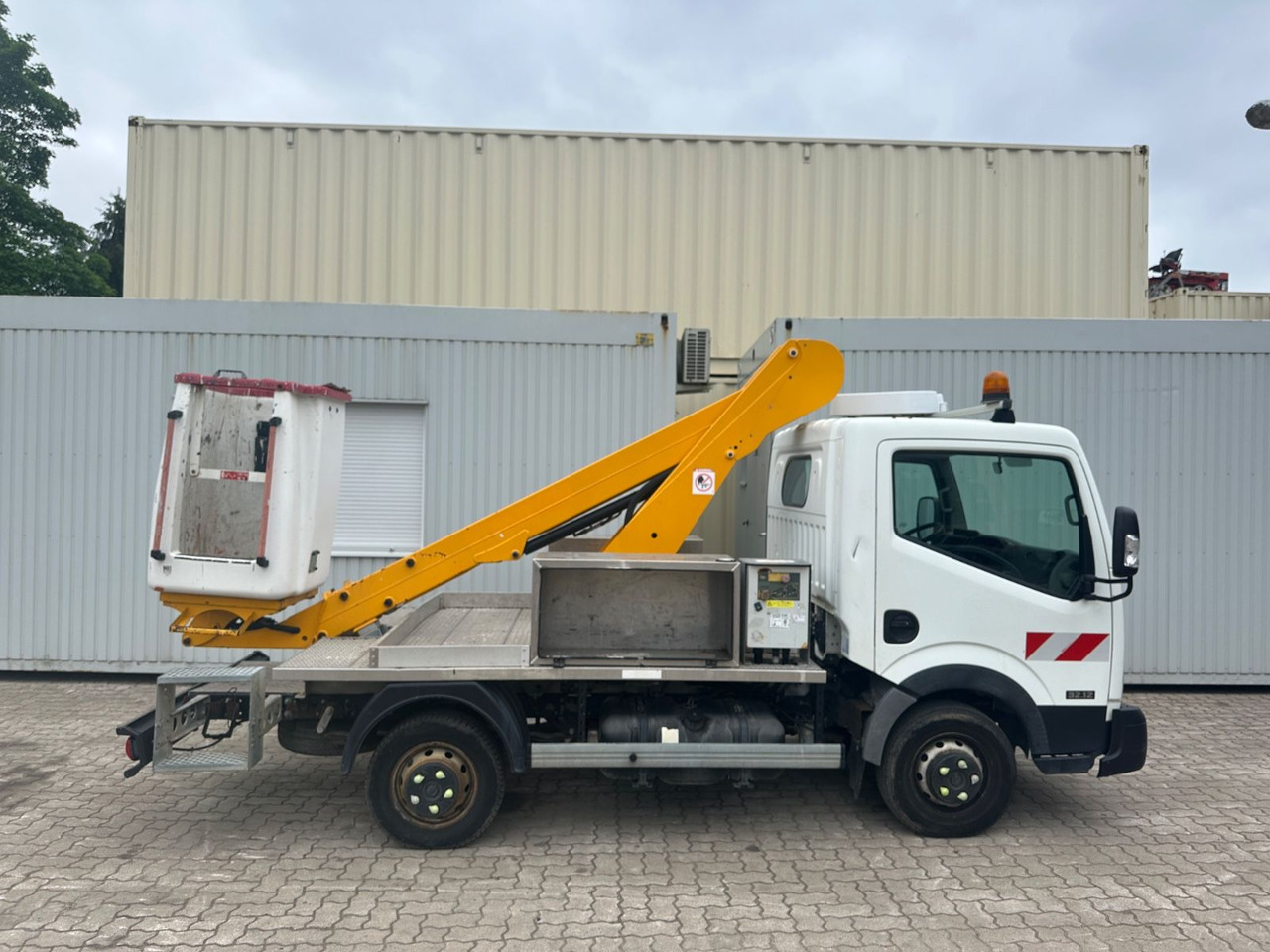 Nissan Cabstar mit Topy11 Arbeitsbühne / 11 Meter - Автовишка: снимка 5 Nissan Cabstar mit Topy11 Arbeitsbühne / 11 Meter - Автовишка: снимка 5