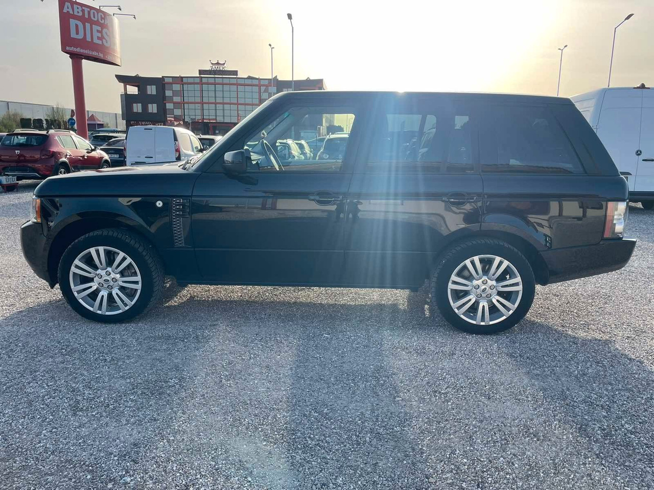 Land Rover Range Rover Vogue 4.4 TDV8 - Джип: снимка 4 Land Rover Range Rover Vogue 4.4 TDV8 - Джип: снимка 4