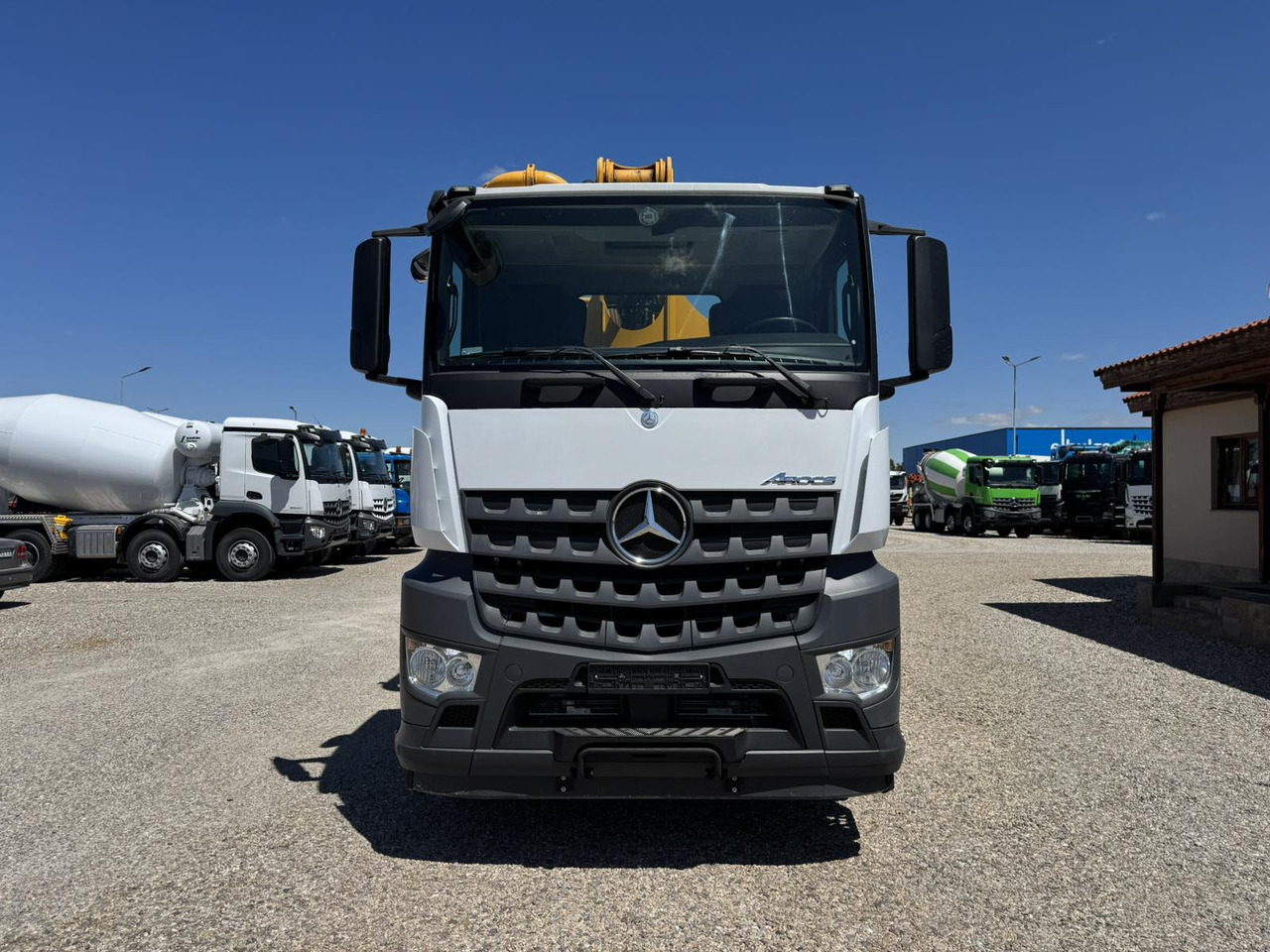 MERCEDES-BENZ AROCS 4442 SCHWING S43SX - Бетон помпа: снимка 2 MERCEDES-BENZ AROCS 4442 SCHWING S43SX - Бетон помпа: снимка 2