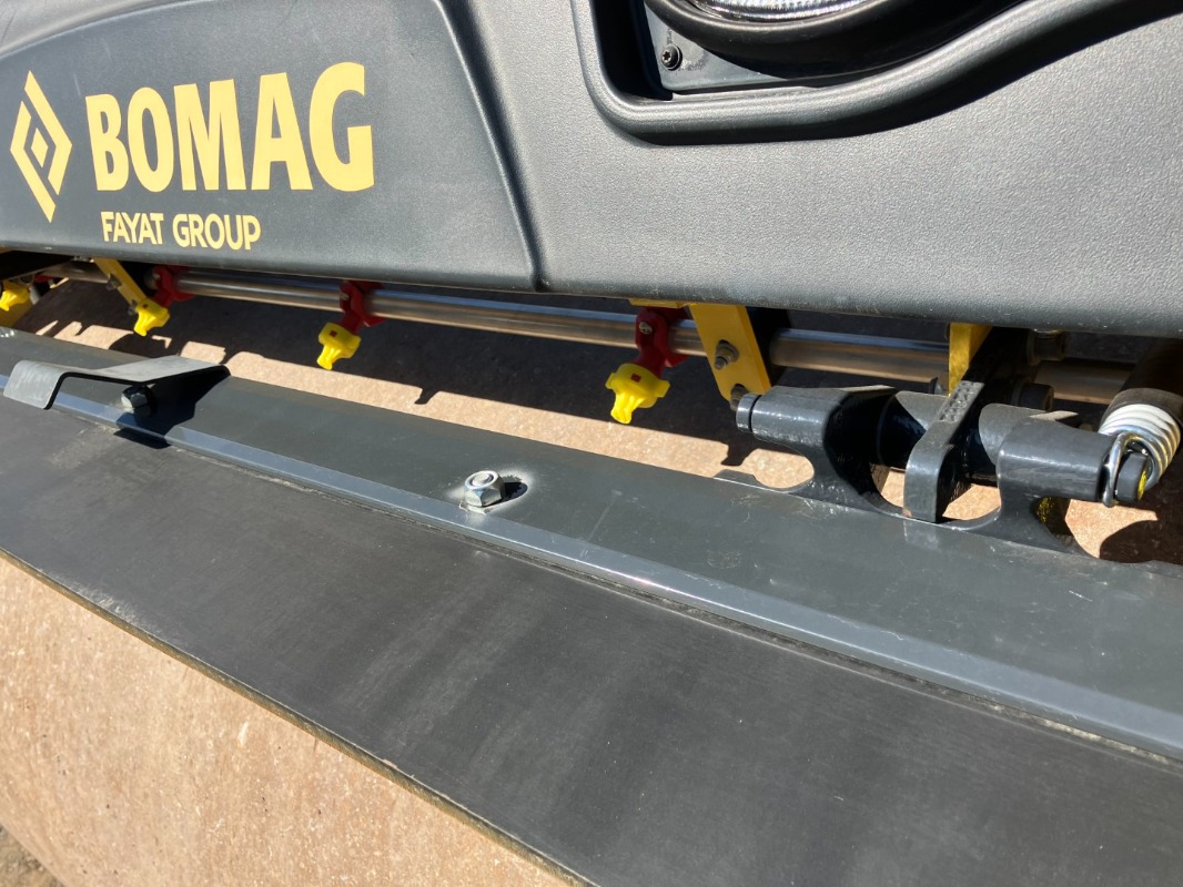Пътен валяк BOMAG DE BW 141 AD-50  Stage IIIa / Tier3: снимка 11