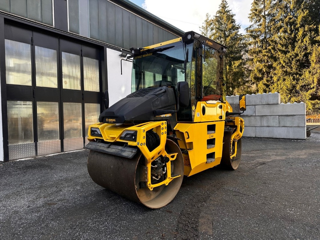BOMAG DE BW 154 AP-5 AM - Пътен валяк: снимка 1 BOMAG DE BW 154 AP-5 AM - Пътен валяк: снимка 1