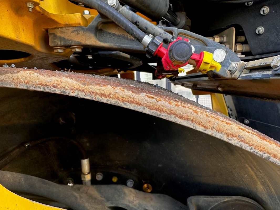 BOMAG DE BW 154 AP-5 AM - Пътен валяк: снимка 3 BOMAG DE BW 154 AP-5 AM - Пътен валяк: снимка 3