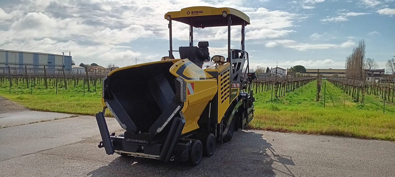 BOMAG IT BF 300 P-2 S340-2 TV Stage IIIb/Tier 4f - Асфалтополагач: снимка 1 BOMAG IT BF 300 P-2 S340-2 TV Stage IIIb/Tier 4f - Асфалтополагач: снимка 1