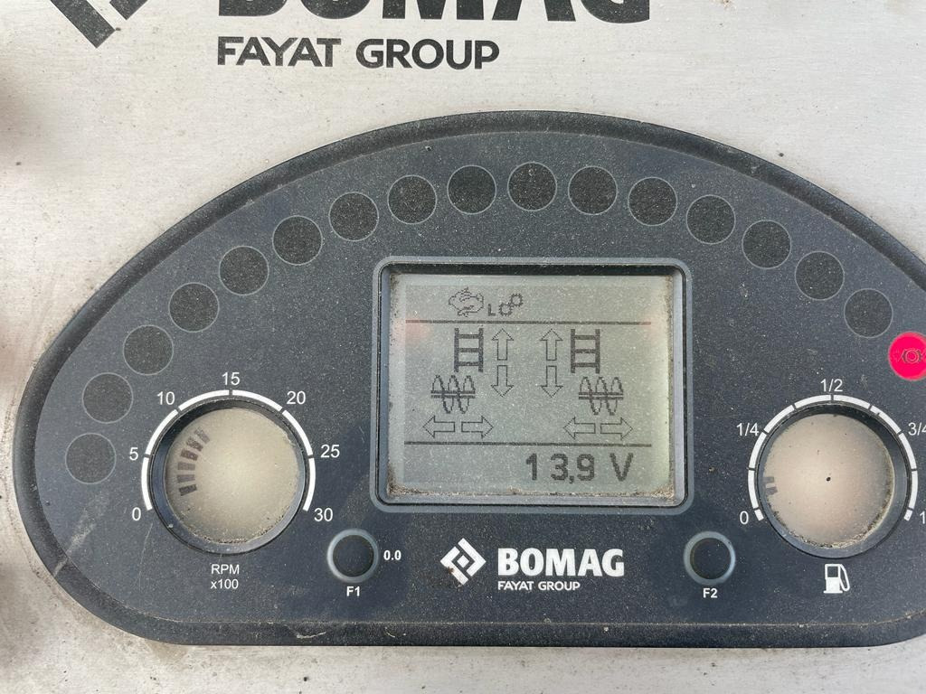 BOMAG IT BF 300 P-2 S340-2 TV Stage IIIb/Tier 4f - Асфалтополагач: снимка 4 BOMAG IT BF 300 P-2 S340-2 TV Stage IIIb/Tier 4f - Асфалтополагач: снимка 4