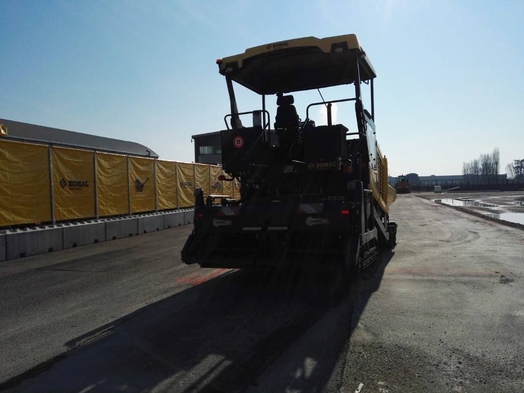 BOMAG IT BF 600 P-2 S500 Stage IV/Tier 4f - Асфалтополагач: снимка 3 BOMAG IT BF 600 P-2 S500 Stage IV/Tier 4f - Асфалтополагач: снимка 3
