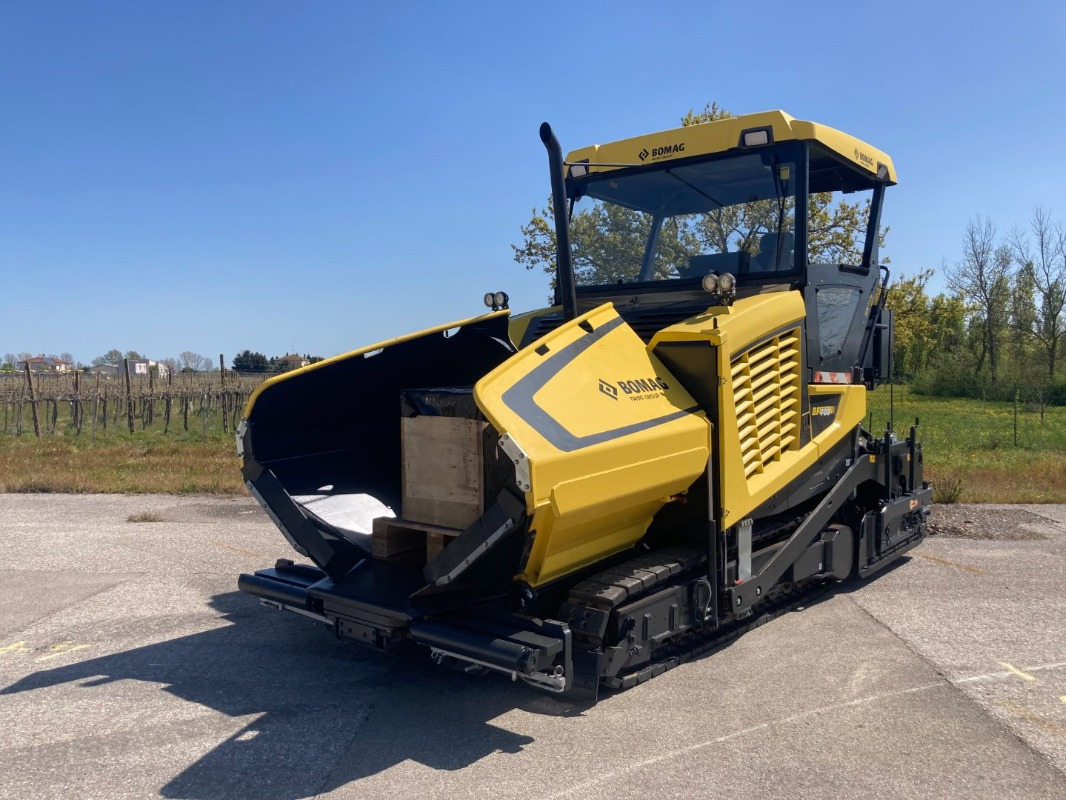 BOMAG IT BF 700 C-2 S500 Stage IV/Tier 4f - Асфалтополагач: снимка 1 BOMAG IT BF 700 C-2 S500 Stage IV/Tier 4f - Асфалтополагач: снимка 1