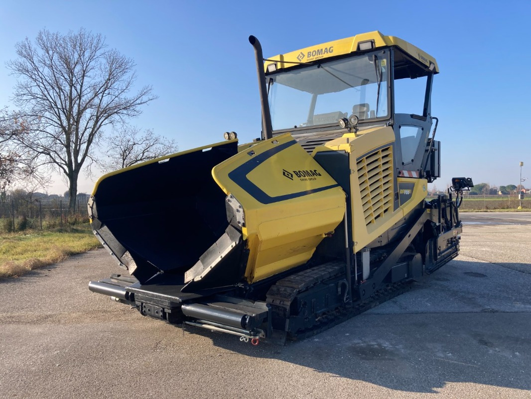 BOMAG IT BF 700 C-2 S500 Stage IV/Tier 4f - Асфалтополагач: снимка 1 BOMAG IT BF 700 C-2 S500 Stage IV/Tier 4f - Асфалтополагач: снимка 1
