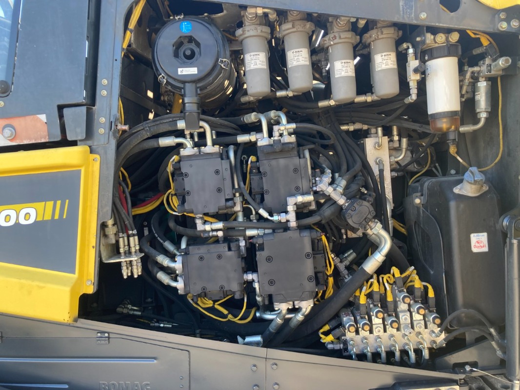 Асфалтополагач BOMAG IT BF 700 C-2 S500  Stage IV/Tier 4f: снимка 9