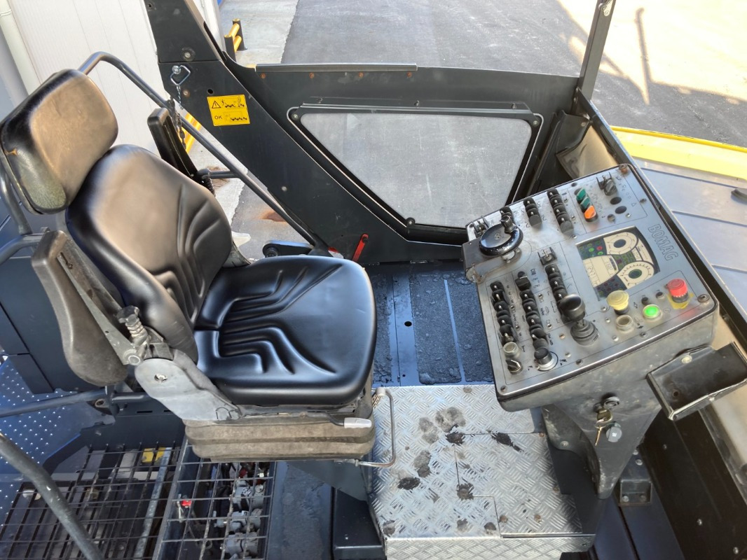 Асфалтополагач BOMAG IT BF 700 C-2 S500  Stage IV/Tier 4f: снимка 16