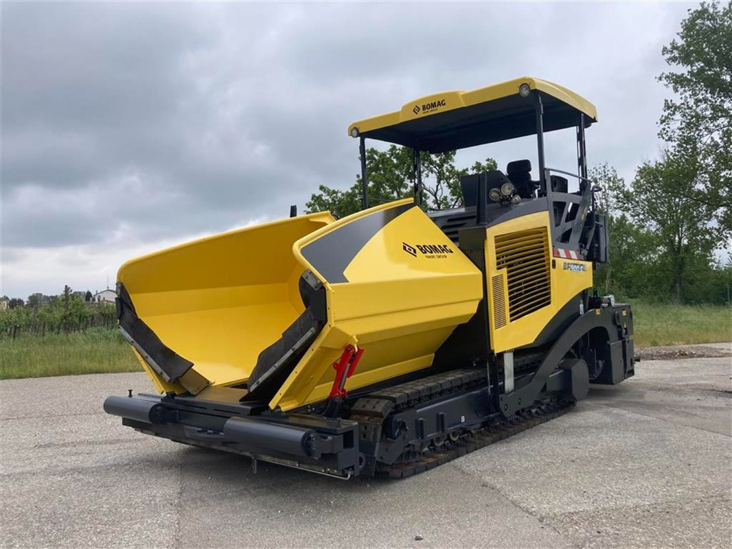 BOMAG IT BF 900 C S500 Stage IIIb/Tier 4i - Асфалтополагач: снимка 1 BOMAG IT BF 900 C S500 Stage IIIb/Tier 4i - Асфалтополагач: снимка 1