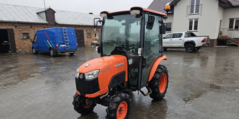 Ciągnik Kubota B2650 4x4 klima 26 KM hydrostat - Трактор: снимка 2 Ciągnik Kubota B2650 4x4 klima 26 KM hydrostat - Трактор: снимка 2
