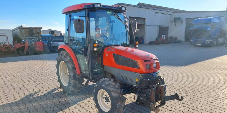 Kioti EX50 HST 50KM klimatyzacja przedni TUZ - Трактор: снимка 4 Kioti EX50 HST 50KM klimatyzacja przedni TUZ - Трактор: снимка 4