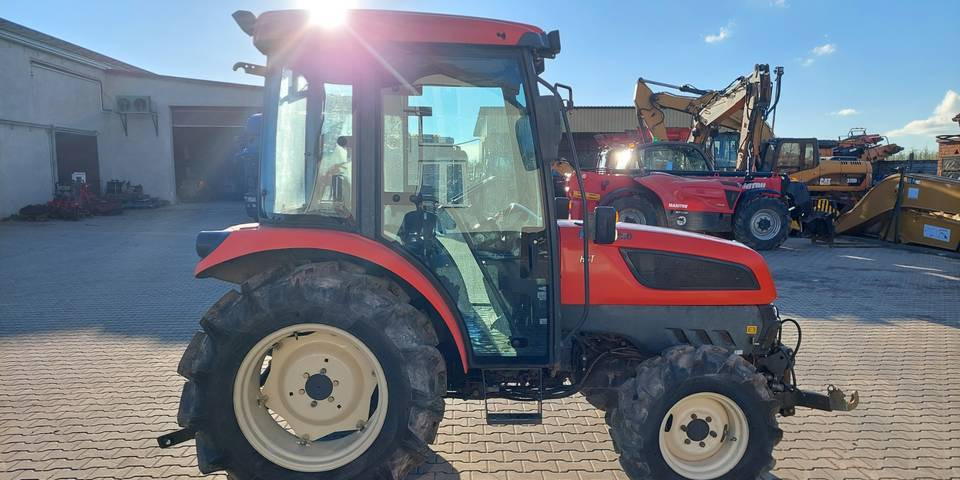Kioti EX50 HST 50KM klimatyzacja przedni TUZ - Трактор: снимка 5 Kioti EX50 HST 50KM klimatyzacja przedni TUZ - Трактор: снимка 5