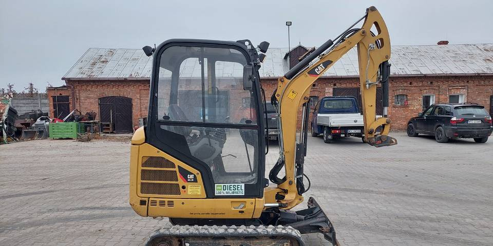Minikoparka CAT 301.7D 2016 rok 1622h rozsuwane podwozie - Верижен багер: снимка 5 Minikoparka CAT 301.7D 2016 rok 1622h rozsuwane podwozie - Верижен багер: снимка 5