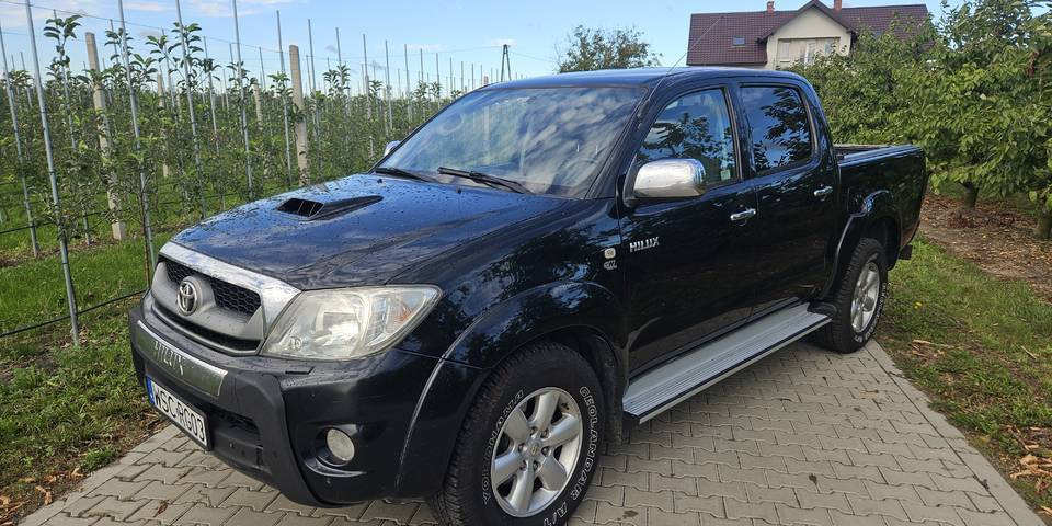 Toyota Hilux 3.0 SR5 automat 4x4 - Пикап: снимка 1 Toyota Hilux 3.0 SR5 automat 4x4 - Пикап: снимка 1
