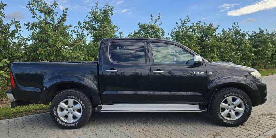 Toyota Hilux 3.0 SR5 automat 4x4 - Пикап: снимка 4 Toyota Hilux 3.0 SR5 automat 4x4 - Пикап: снимка 4