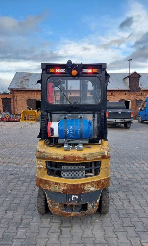 Wózek widłowy Caterpillar GP15N 1,5t pozycjoner, przesuw CAT - Газокар: снимка 3 Wózek widłowy Caterpillar GP15N 1,5t pozycjoner, przesuw CAT - Газокар: снимка 3