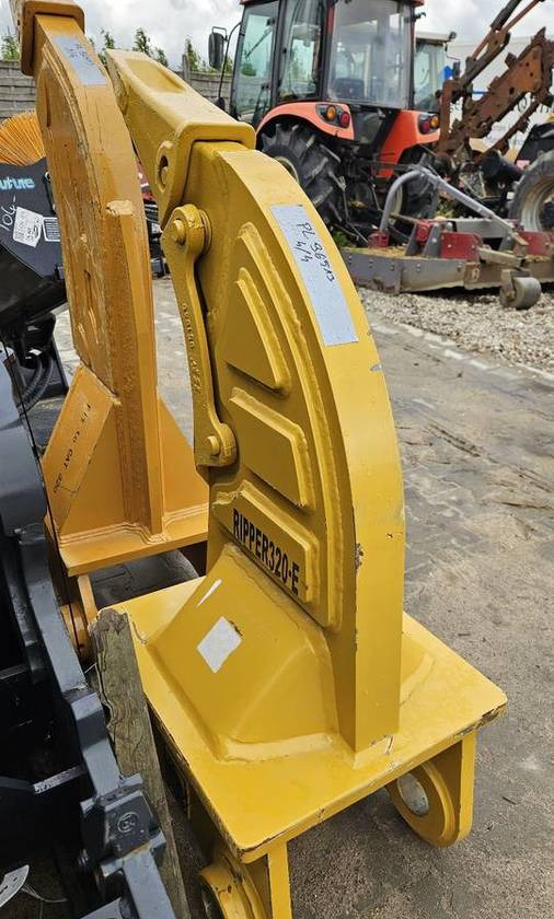 Zrywak kieł do koparki 18-25t CAT 320 - Скарификатор: снимка 2 Zrywak kieł do koparki 18-25t CAT 320 - Скарификатор: снимка 2