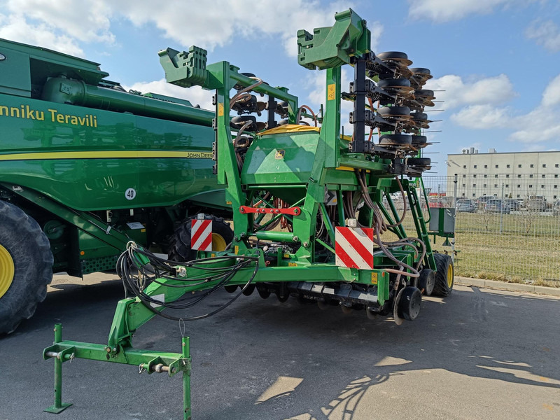 John Deere 750 A - Прецизна сеялка: снимка 2 John Deere 750 A - Прецизна сеялка: снимка 2