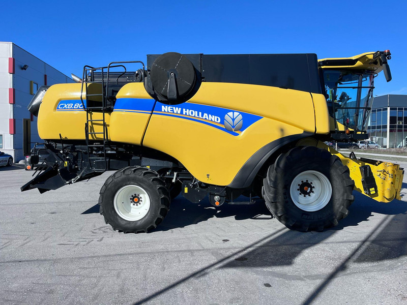 New Holland CX 8.80 - Зърнокомбайн: снимка 2 New Holland CX 8.80 - Зърнокомбайн: снимка 2