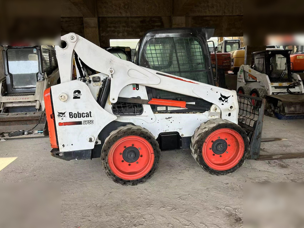 BOBCAT S750 - Мини челен товарач: снимка 1 BOBCAT S750 - Мини челен товарач: снимка 1