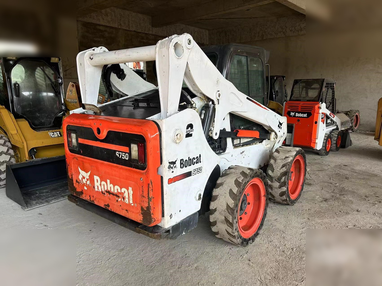 BOBCAT S750 - Мини челен товарач: снимка 4 BOBCAT S750 - Мини челен товарач: снимка 4