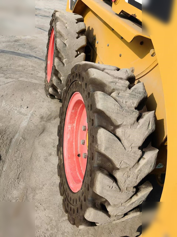 CATERPILLAR 226B - Мини челен товарач: снимка 4 CATERPILLAR 226B - Мини челен товарач: снимка 4