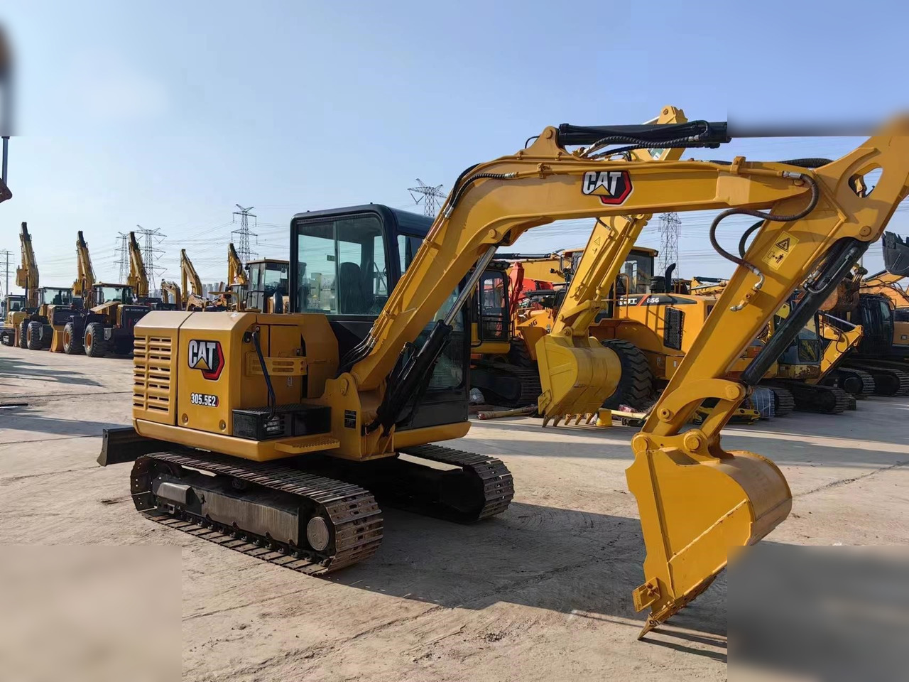 CATERPILLAR 305.5E2 - Мини багер: снимка 1 CATERPILLAR 305.5E2 - Мини багер: снимка 1