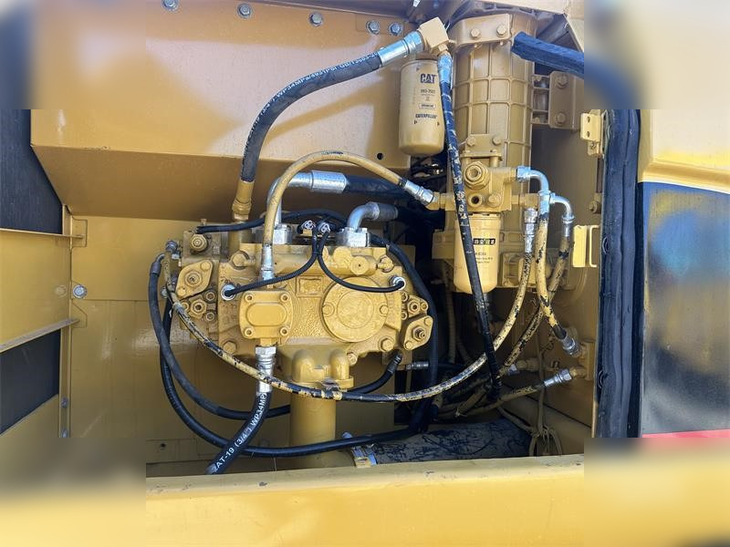 CATERPILLAR 320BL - Верижен багер: снимка 5 CATERPILLAR 320BL - Верижен багер: снимка 5