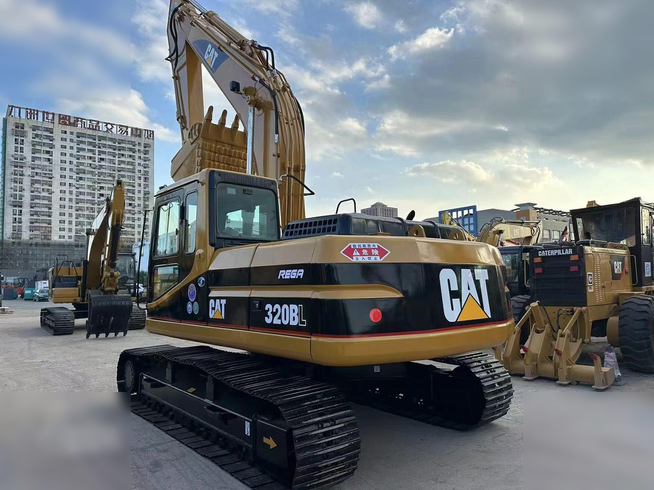 CATERPILLAR 320BL - Верижен багер: снимка 3 CATERPILLAR 320BL - Верижен багер: снимка 3