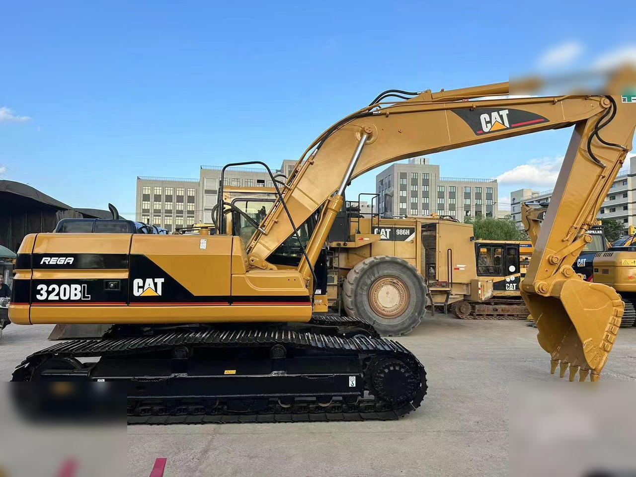CATERPILLAR 320BL - Верижен багер: снимка 1 CATERPILLAR 320BL - Верижен багер: снимка 1