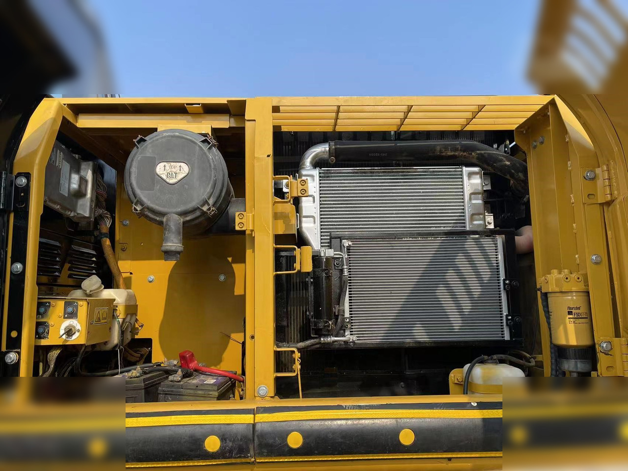 CATERPILLAR 320D - Верижен багер: снимка 2 CATERPILLAR 320D - Верижен багер: снимка 2