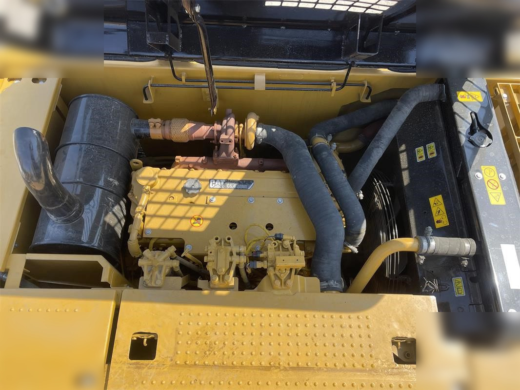 Верижен багер CATERPILLAR 320D2: снимка 10