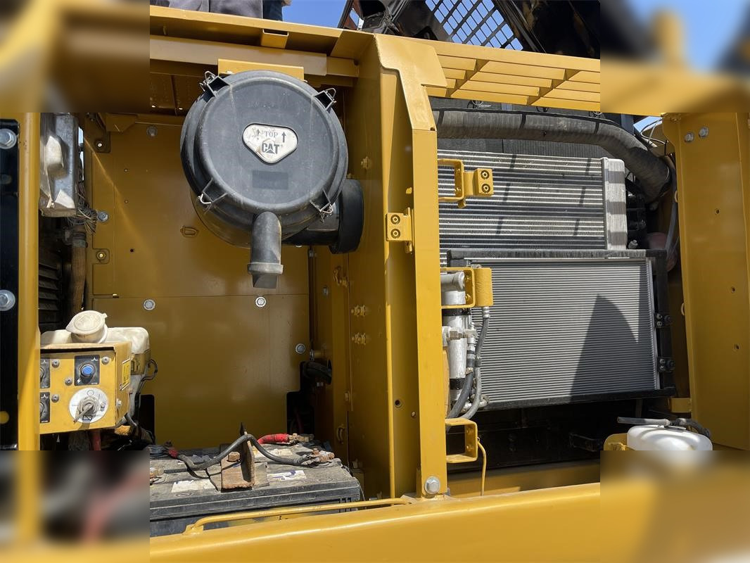 Верижен багер CATERPILLAR 320D2: снимка 6