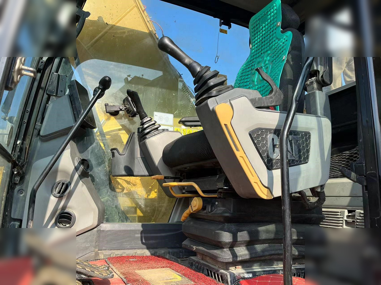 Верижен багер CATERPILLAR 320GC: снимка 9