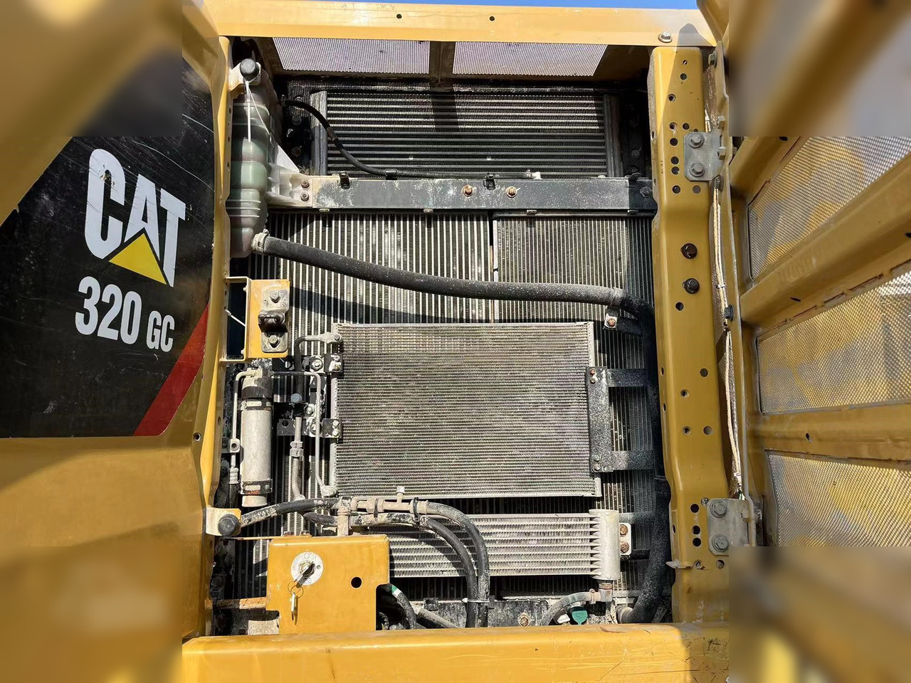 Верижен багер CATERPILLAR 320GC: снимка 6