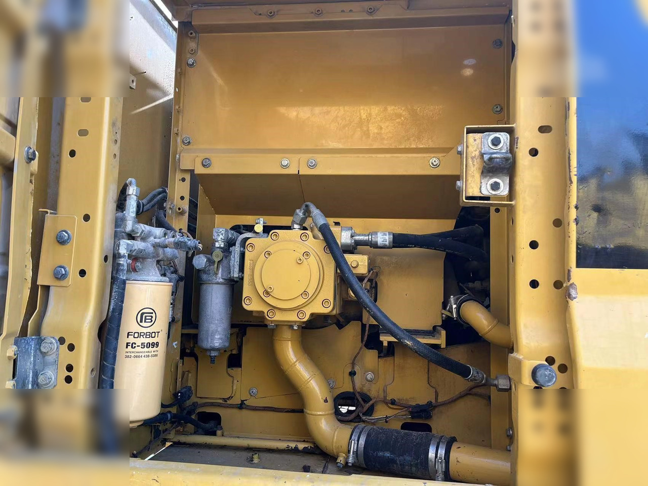 Верижен багер CATERPILLAR 320GC: снимка 8